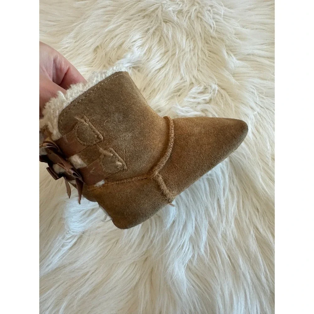 Ugg baby boots‎ bow back size 2/3